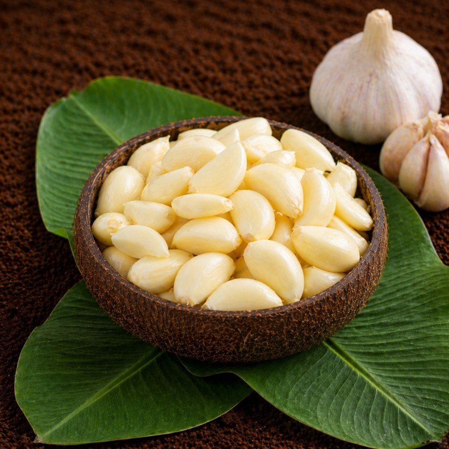 2482133 Organic Peeled Garlic - Image 1